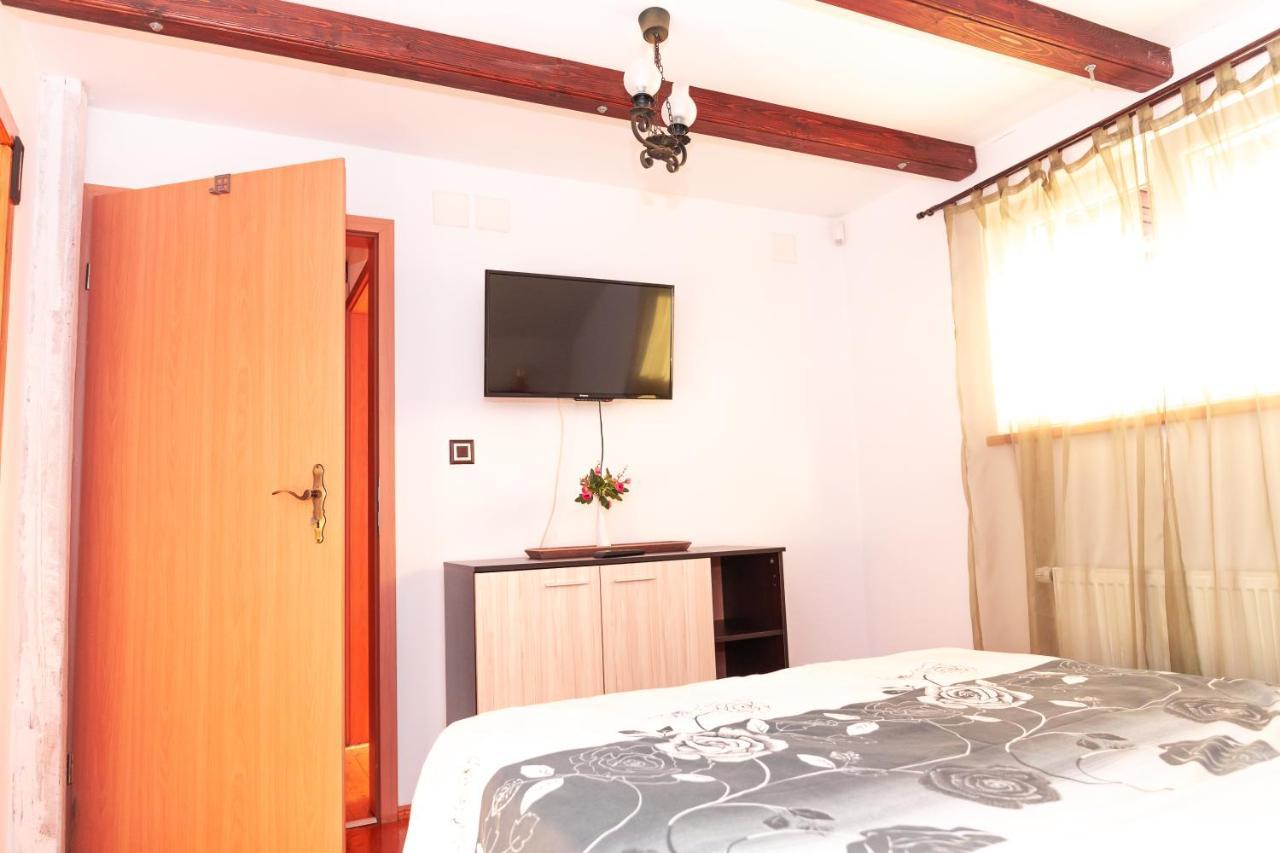 Casa Ursului Hotel Bujoreni Bagian luar foto