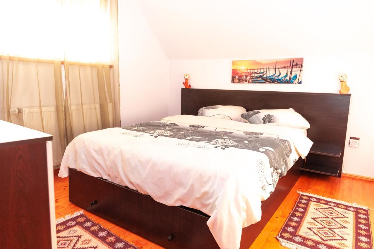 Casa Ursului Hotel Bujoreni Bagian luar foto