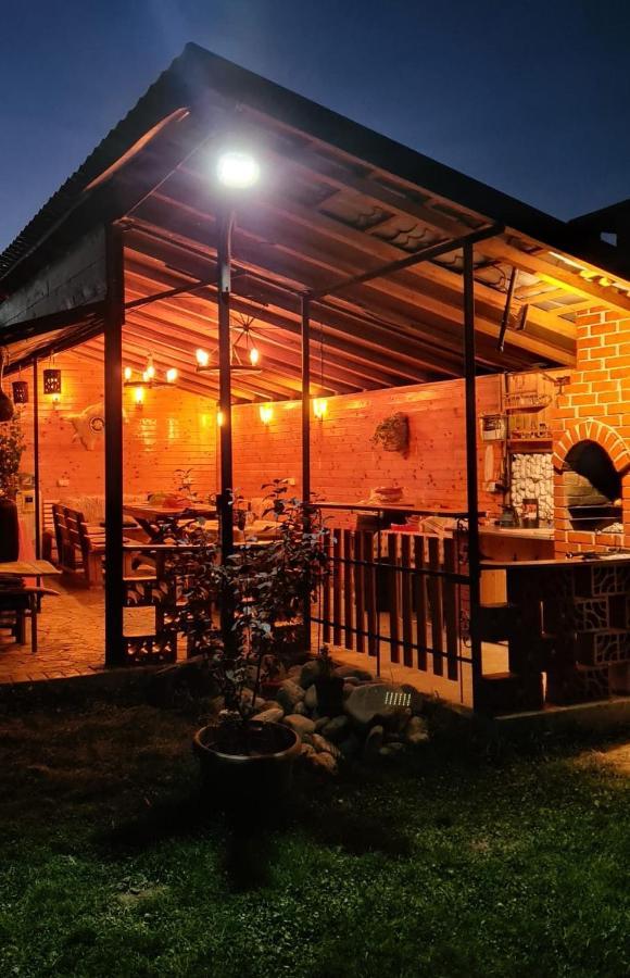 Casa Ursului Hotel Bujoreni Bagian luar foto