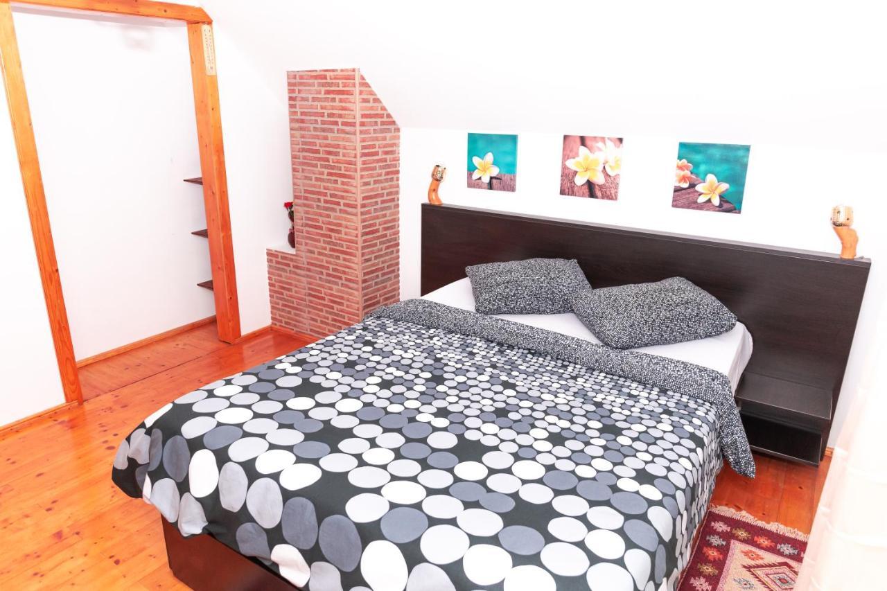 Casa Ursului Hotel Bujoreni Bagian luar foto